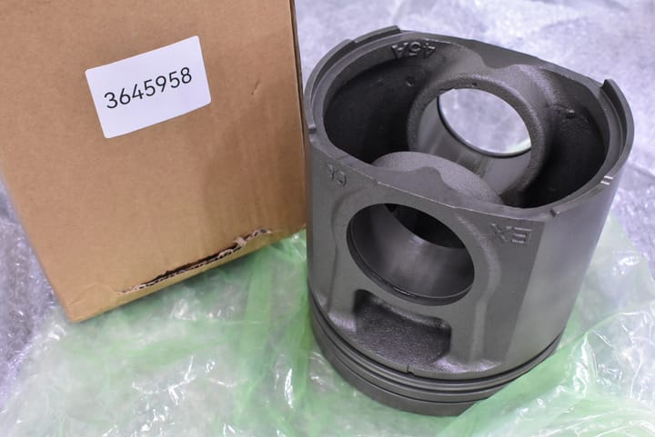 3645958 engine piston Aftermarket