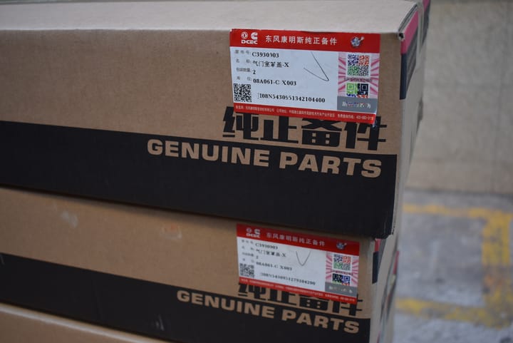 3930903 Valve cover