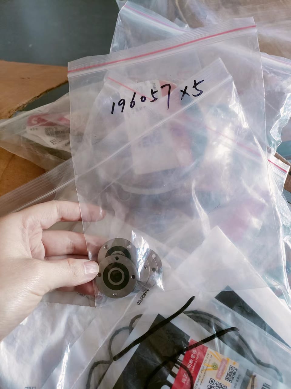 196057 valve disc