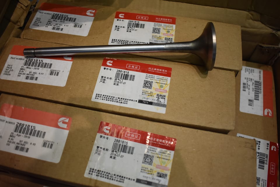 2881815 Intake valve